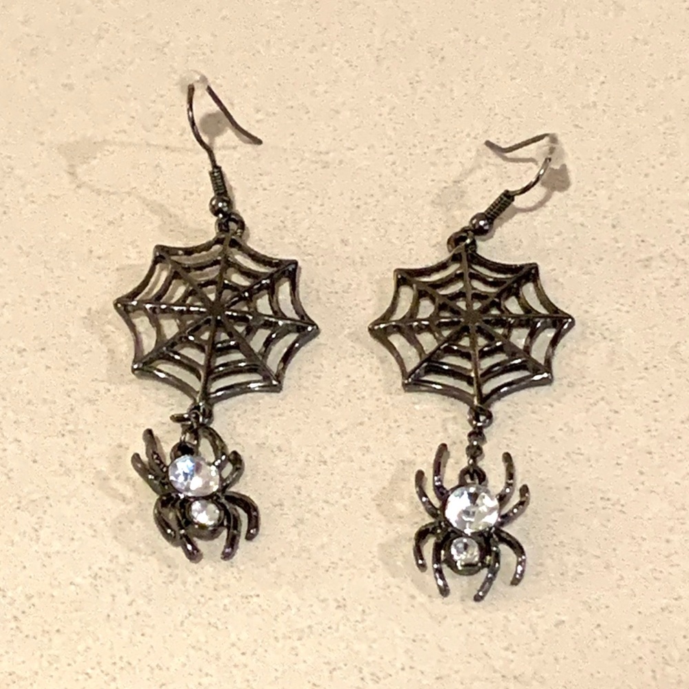 Spider web earrings 🕷🕸🕷🕸 — Patricia Field